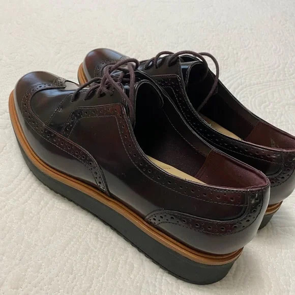 Ladies’ Oxfords by Clarks - Picture 13 of 14